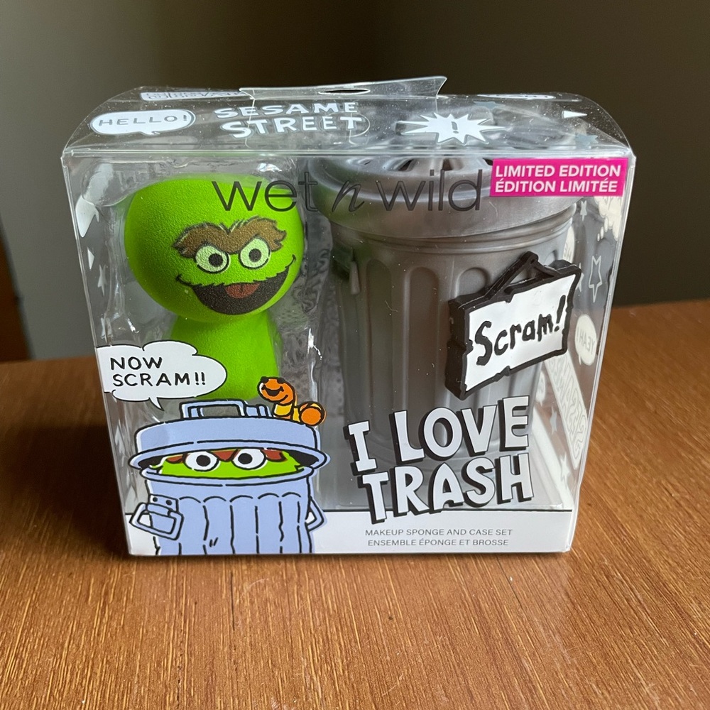 Sesame Street Limited Edition Oscar the Grouch Makeup Sponge and Trashcan Holder
